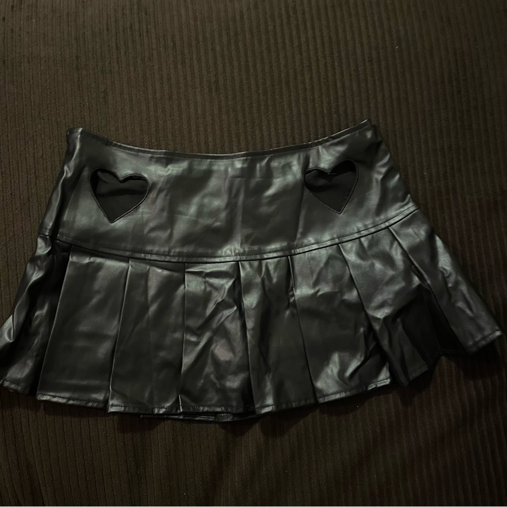 heart cut out pleated leather skirt